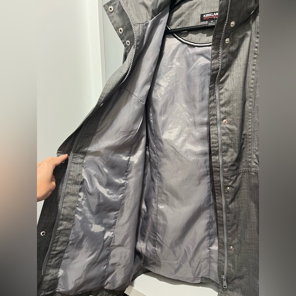Kirkland signature trench coat rain jacket light gray hood adjustable waist - Picture 4 of 10